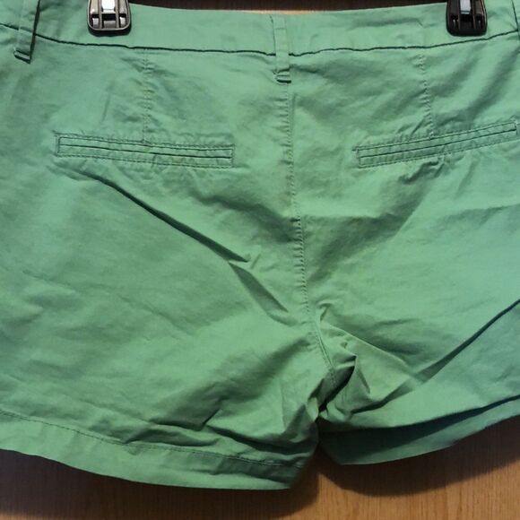 Old navy shorts size 8 green - Picture 4 of 4